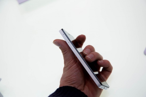 Die beiden Einschübe für die SIM-Karte